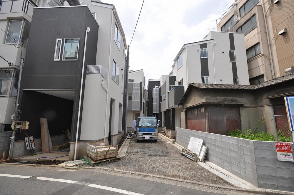 Local photos, including front road. Local (08 May 2013) Shooting