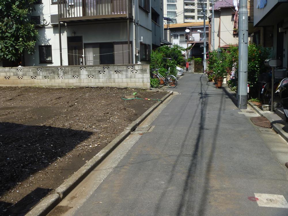 Local photos, including front road. Local (10 May 2013) Shooting