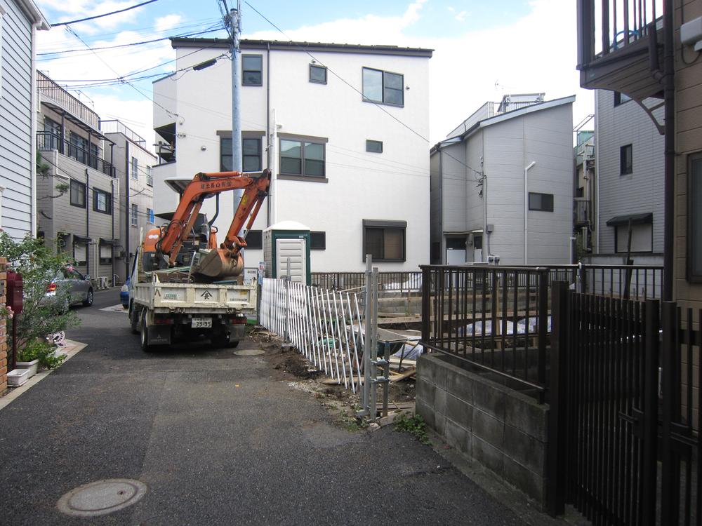 Local photos, including front road. Local (10 May 2013) Shooting