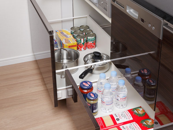 Kitchen.  [Slide storage] Gas stove under the, Large frying pan also can be stored, It has adopted and out easily sliding.