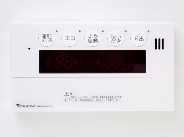 Bathing-wash room.  [Semi Otobasu] A semi-Otobasu that will perform the hot water tension simply by pressing the switch offers.