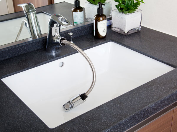 Bathing-wash room.  [Multi single lever faucet] Since the spout can be used in a drawer, This is useful for cleaning the wash bowl.