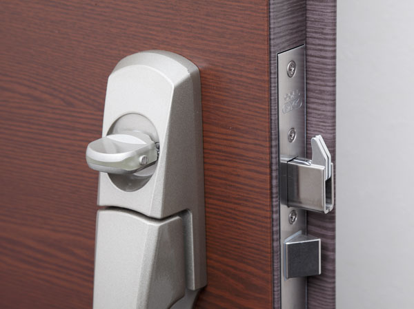 Security.  [Sickle with a dead bolt] Lock jumped out to sickle, And effective against vandalism to break open the entrance door bar, etc..