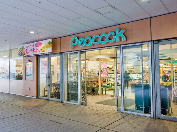 Surrounding environment. Including the Daimaru Peacock supermarket in Bunkyo Green Court of commercial complex, Bookstore ・ pharmacy ・ Cafe ・ Restaurant ・ Fitness gym, etc., Life convenience facility has been enhanced. (Daimarupikokku Bunkyo Green Court shop / About 650m, A 9-minute walk West)