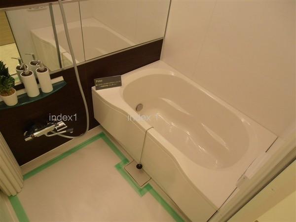 Bathroom. Convenient reheating ・ With bathroom dryer ☆