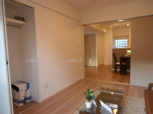 Non-living room. You can also use to open to open the sliding door