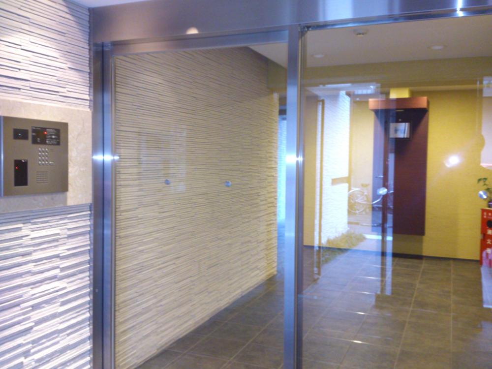 Entrance. auto lock