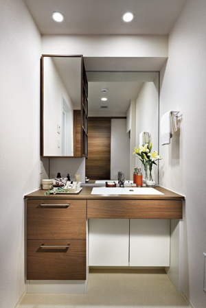 Bathing-wash room.  [Powder Room] Switching of the water and the hot water was adopted faucet effortless single lever handle.