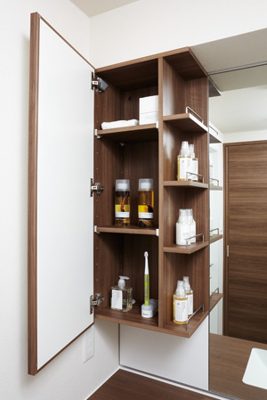 Bathing-wash room.  [Vanity mirror cabinet] Vanities adopts mirror cabinet provided the out easily side open shelf, such as day-to-day use cosmetics.