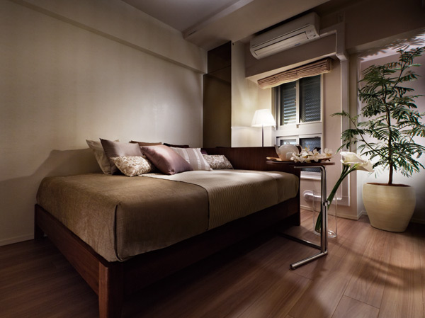 Living.  [Master bedroom] Western-style provided with the opening, Heal the fatigue of the day, Space worthy of the master bedroom that wake up in the healthy Asahi.