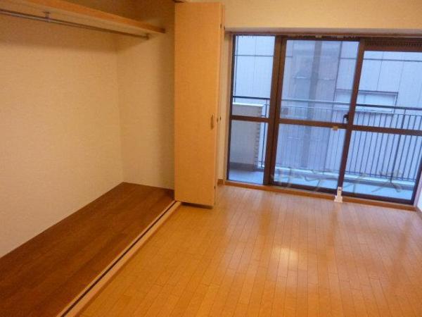 Non-living room. About 6 Pledge