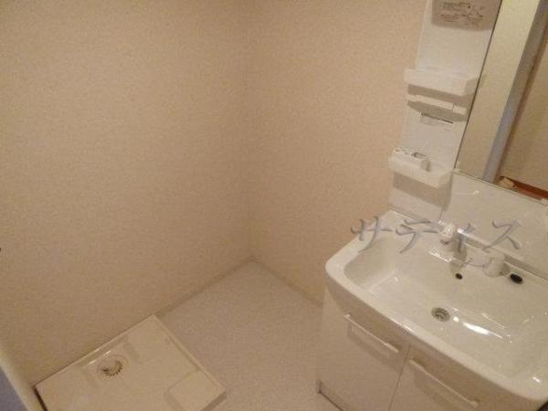 Wash basin, toilet. bathroom