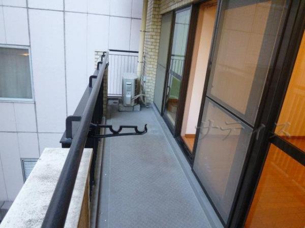 Balcony. Laundry is also a lot Hoseru balcony