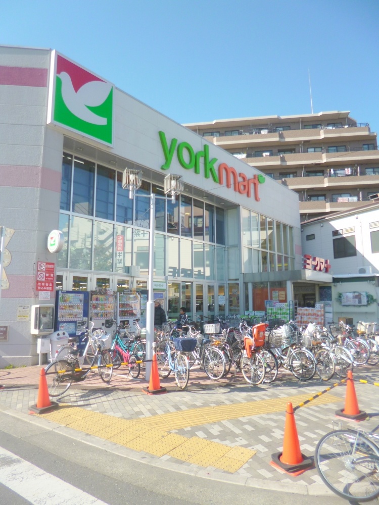 Supermarket. York Mart until the (super) 505m