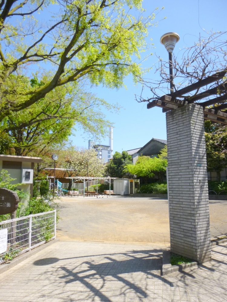 park. 1013m to the park (park)