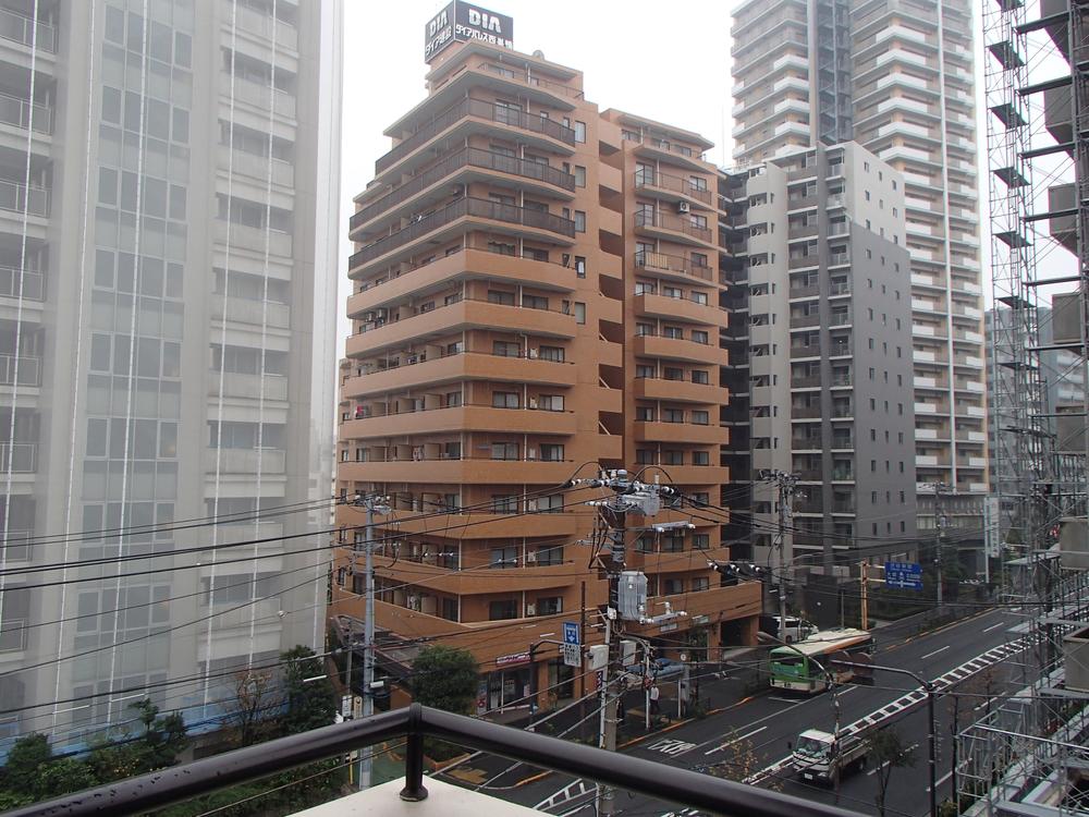 View photos from the dwelling unit. View from the site (November 2013) Shooting
