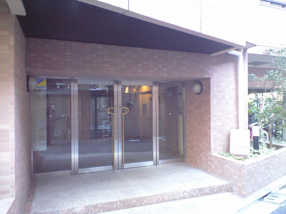 Entrance. Common areas