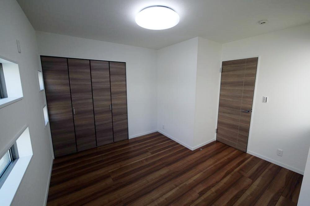 Same specifications photos (Other introspection). Western-style construction cases