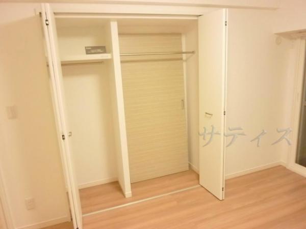 Receipt. Storage with a space in the large closet