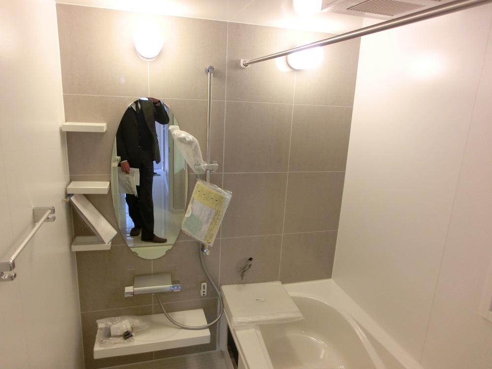 Bathroom. Indoor (12 May 2013) Shooting