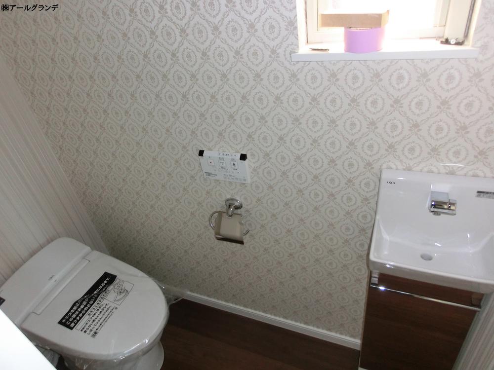 Toilet. Indoor (12 May 2013) Shooting