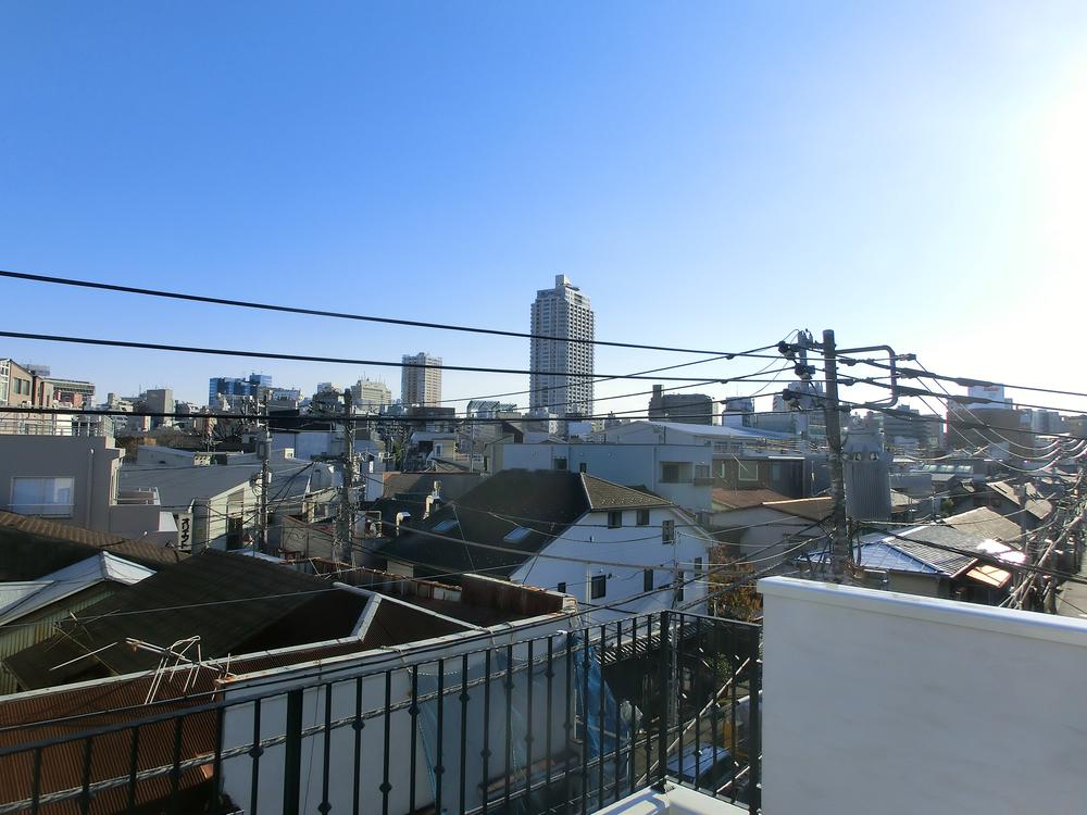 View photos from the dwelling unit. View from the site (December 2013) Shooting