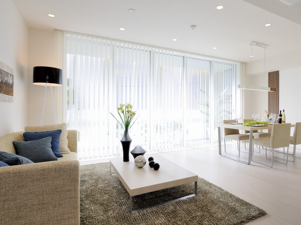 Living.  [Living Dining] In bright LD to the white tones, Rich sunshine and then insert from full-height sash of the southeast face. (Up ・ Same right with model Room 90D-SE type. Including some paid options, Application end)