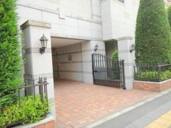Entrance. Continental entrance