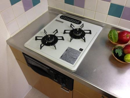 Kitchen. Gas stove is a new article.