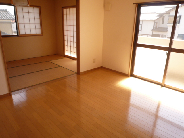 Living and room. Sunny living room ☆