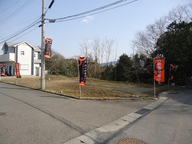 Local photos, including front road. Local appearance (June 2013) Shooting