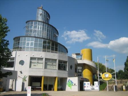 park. 1500m to Hainan City naughtiness park (1500m)