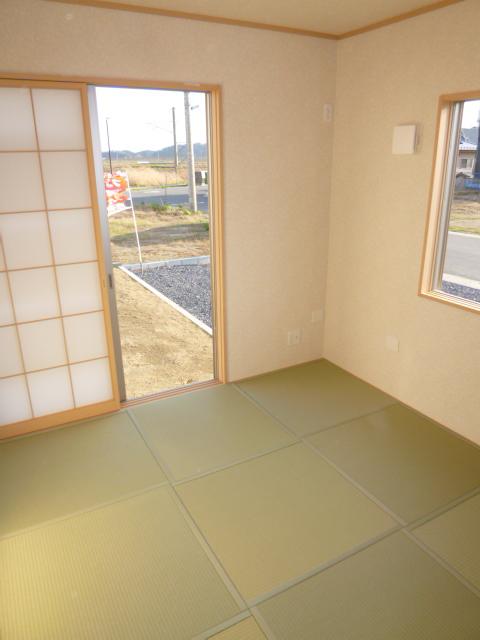 Other introspection. ● same specifications ● Japanese-style room is warm and two-plane daylight, In the space comforting the heart