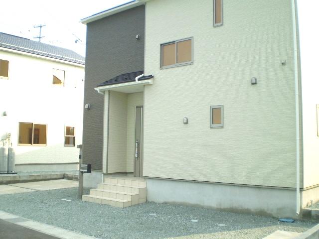 Local appearance photo. (2) Building: local (October 31, 2013) Shooting