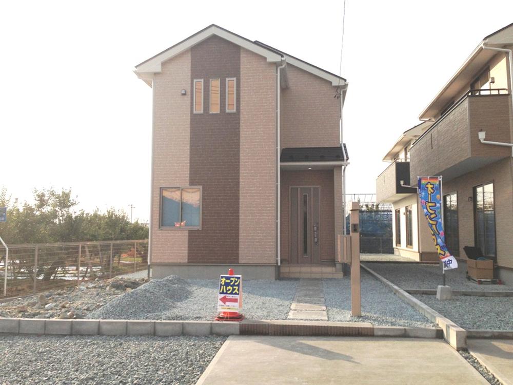 Local appearance photo. The 2- (4) Building: local (October 31, 2013) Shooting