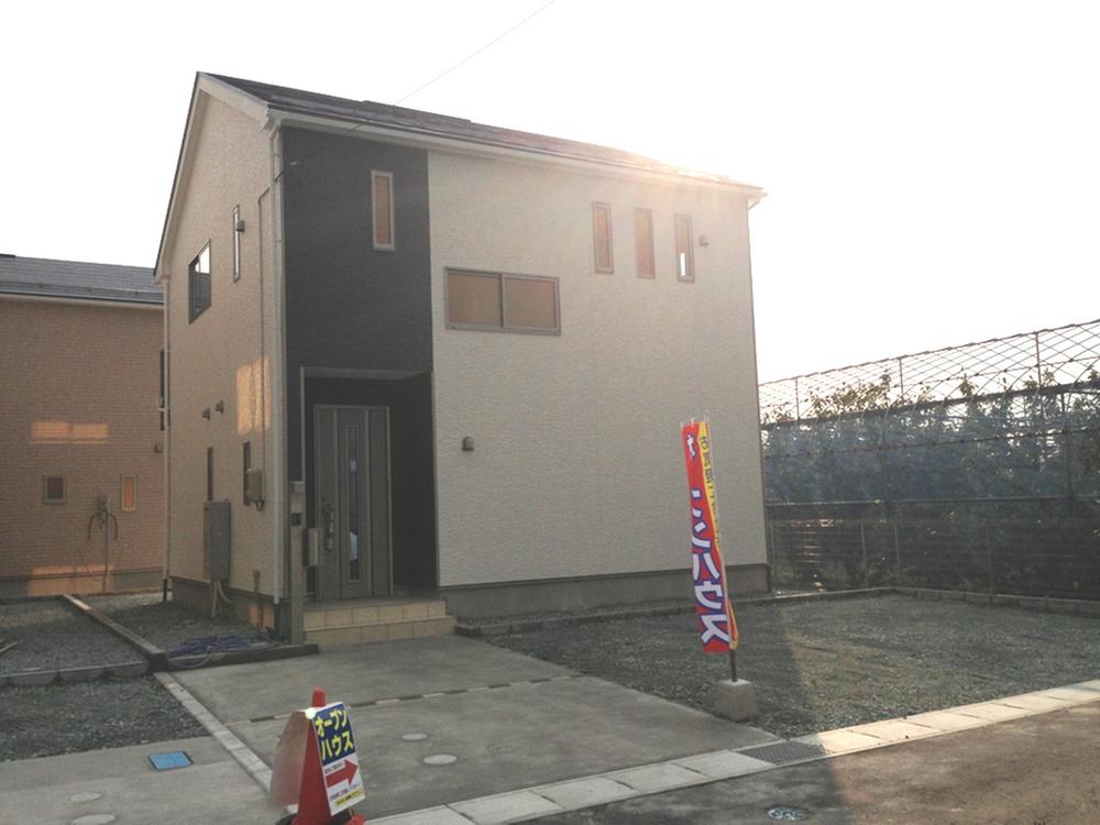 Local photos, including front road. Local (October 31, 2013) Shooting