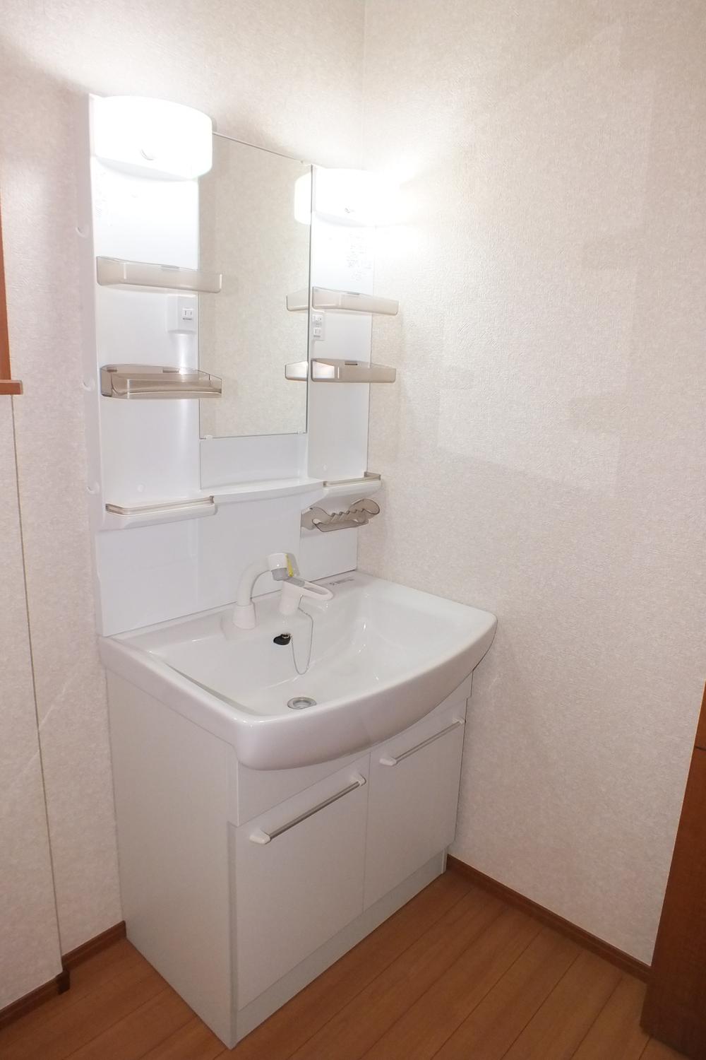 Wash basin, toilet. ● large capacity vanity hard to earn the same specification ● water droplets ☆ 