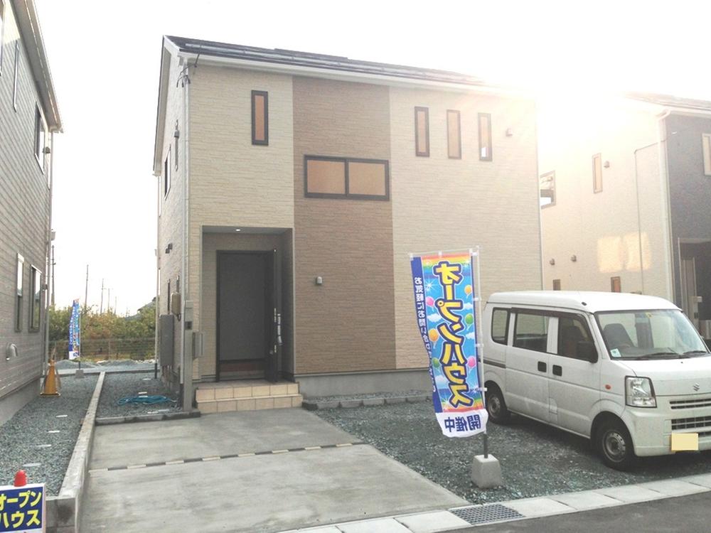 Local appearance photo. (2) Building: local (October 31, 2013) Shooting