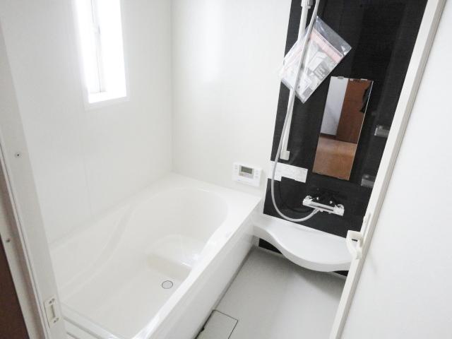 Same specifications photo (bathroom)