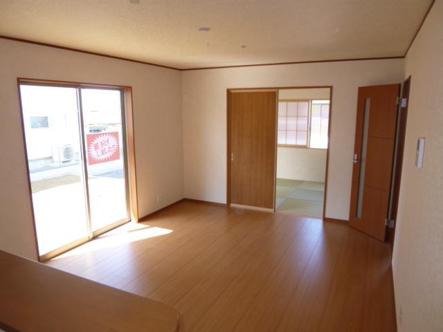 Living. ● same specifications ●