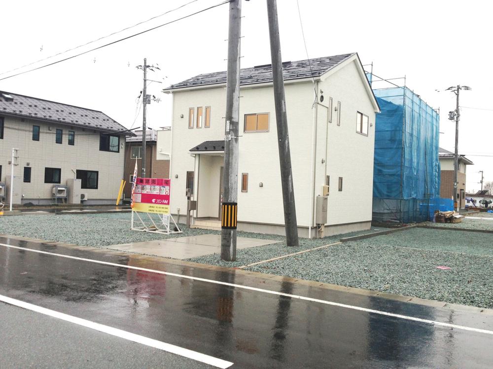 Local photos, including front road. (4) Building: local (December 13, 2013) Shooting