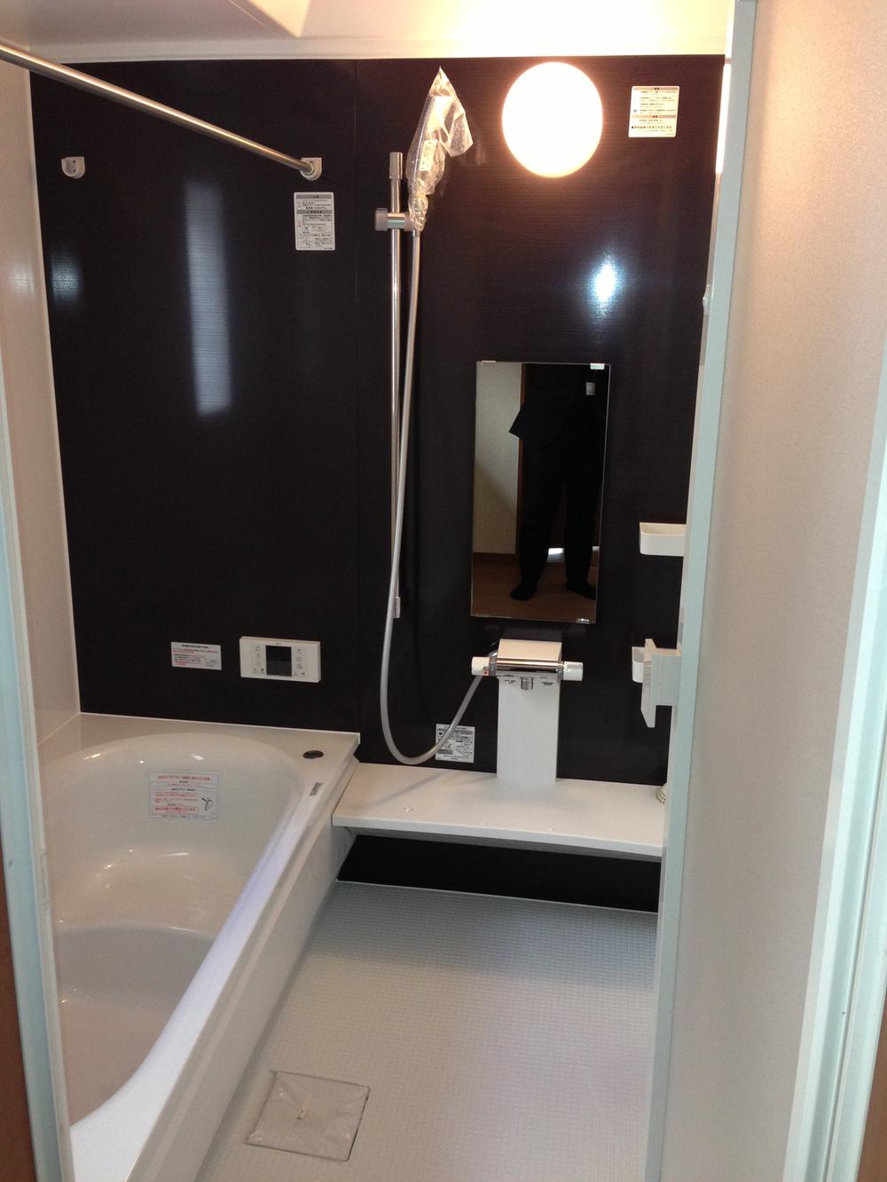 Bathroom. Same specification unit bus Also placed in the bath to extend the leg in the adult. Since the bathroom dry with, Worry the rainy season! 