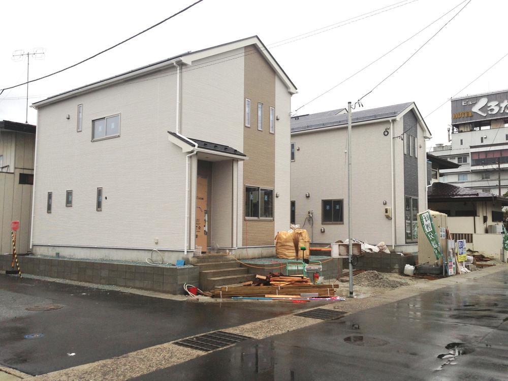 Local photos, including front road. (1) Building: local (December 13, 2013) Shooting