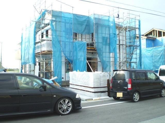 Local photos, including front road. Local (10 May 2013) Shooting