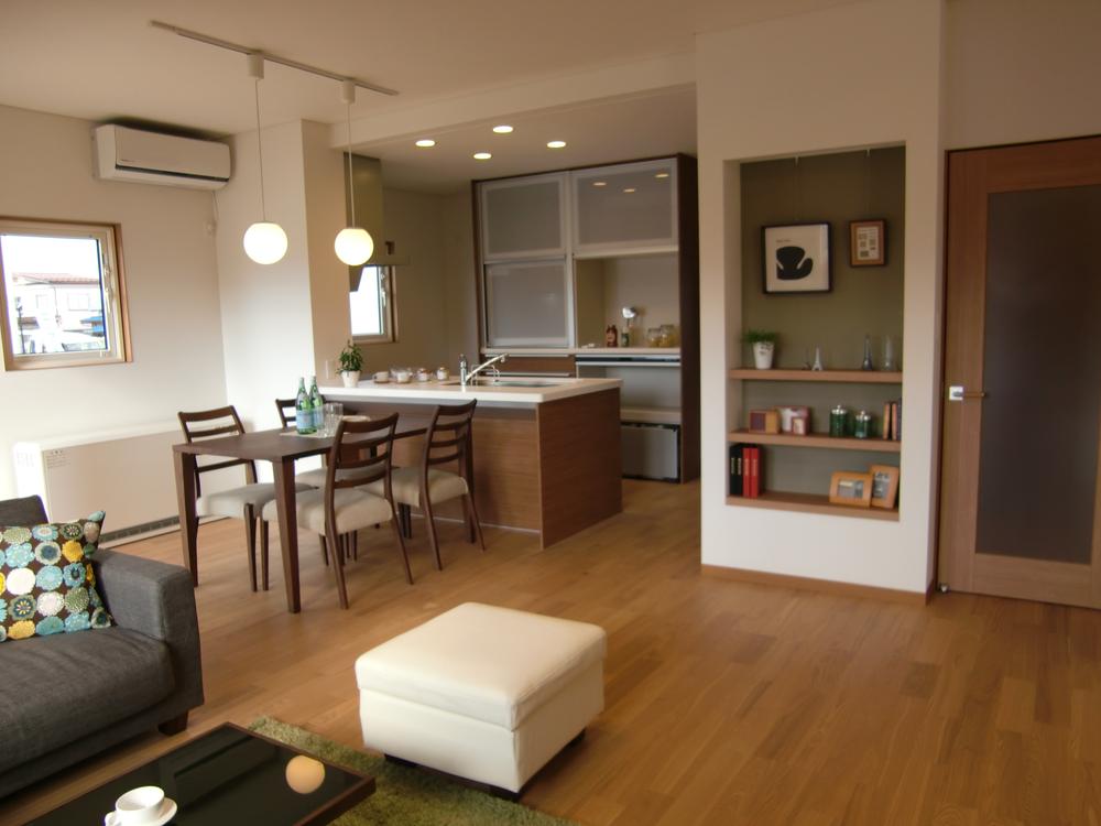 Living. living ・ Thaining ・ Kitton