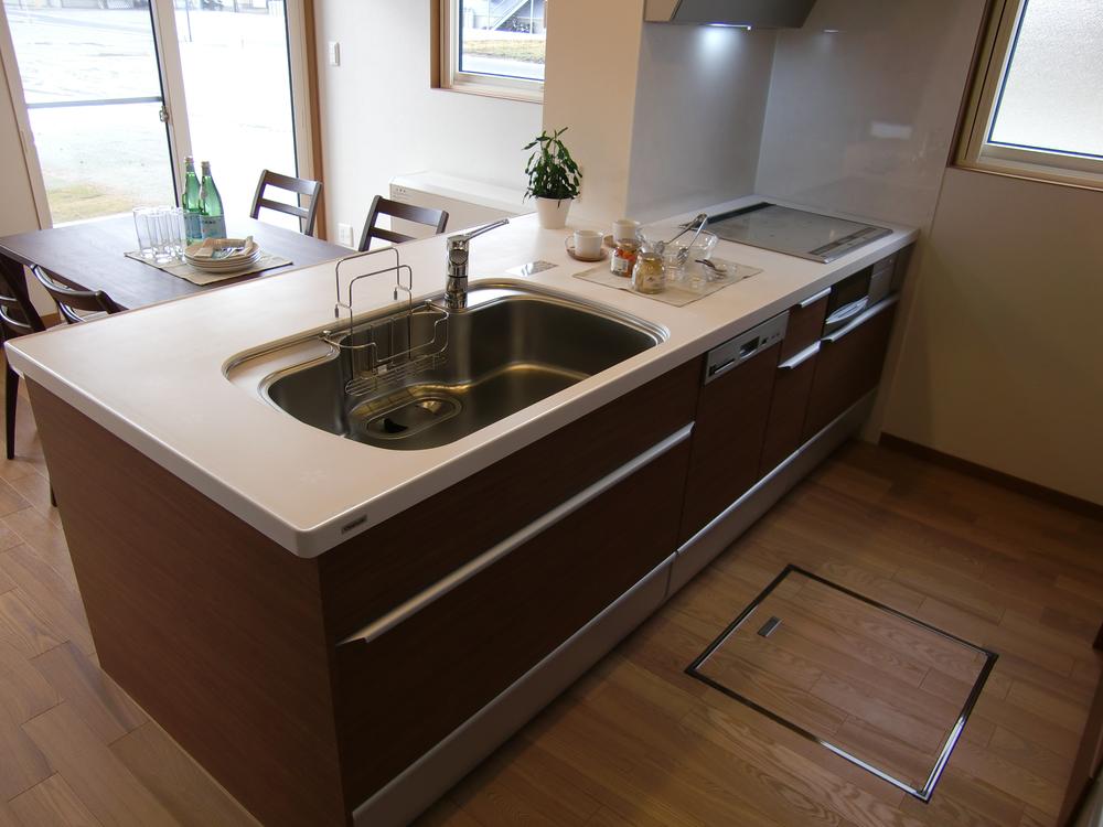 Kitchen. This matched the kitchen to the whole of the shade