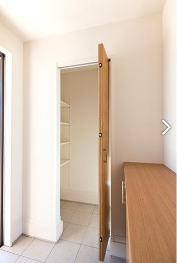 Building plan example (introspection photo).  [reference] "Motomachi Energia Town Yuda" model house  ~ Entrance next to the dirt floor storage ~