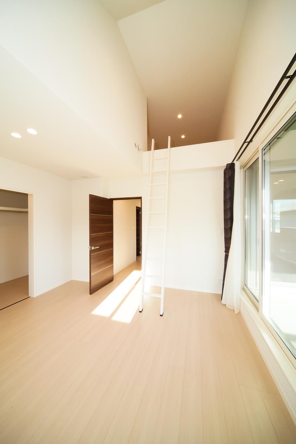 Other introspection. Loft from the bedroom