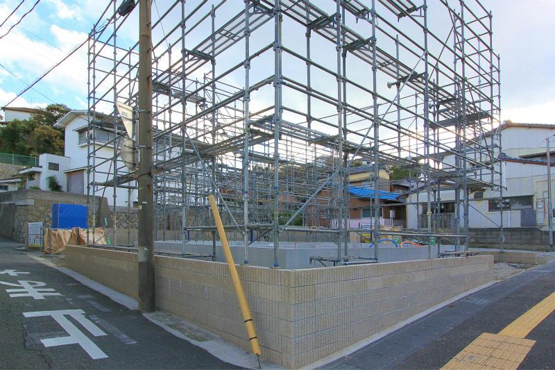 Local photos, including front road. 2013 November 26, shooting