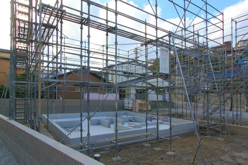 Local photos, including front road. 2013 November 26, shooting No. 2 place